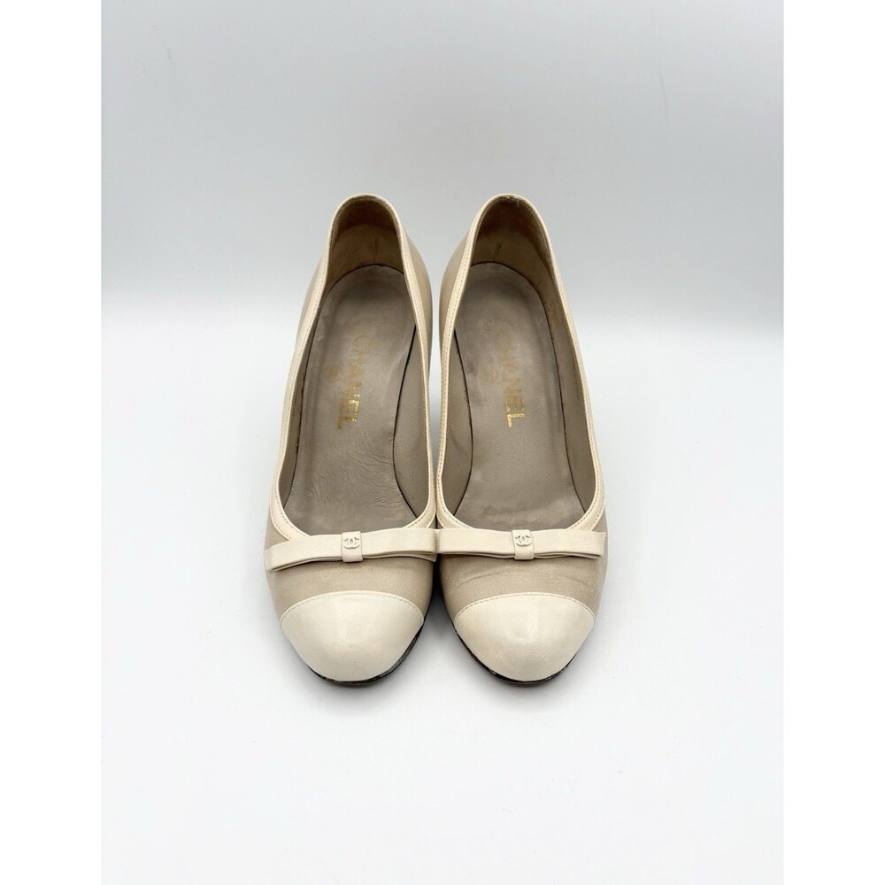Chanel White & Beige Colorblock CC Logo Heels w/ Bow Accent Cute Size EU 36